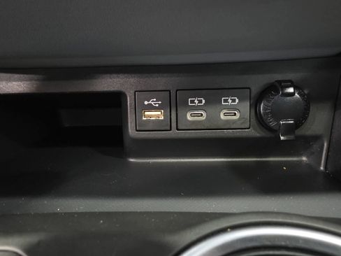 Used 2023 Toyota Highlander XLE AWD/4WD image 57
