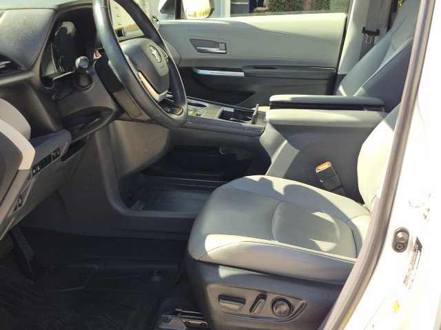 Used 2022 Toyota Sienna XLE w/ XLE Plus Package FWD image 15