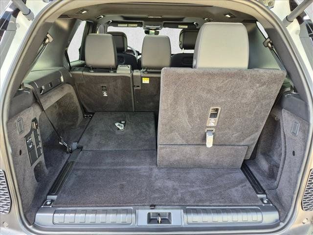 Used 2025 Land Rover Discovery S AWD/4WD image 6