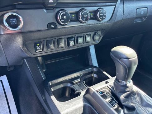 Used 2020 Toyota Tacoma TRD Sport w/ Technology Package RWD image 15