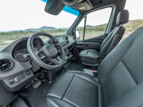 Used 2019 Mercedes-Benz Sprinter 4x4 144 image 45