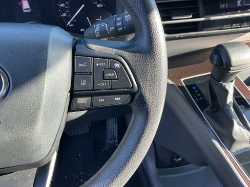 Used 2024 Toyota Sienna LE image 14