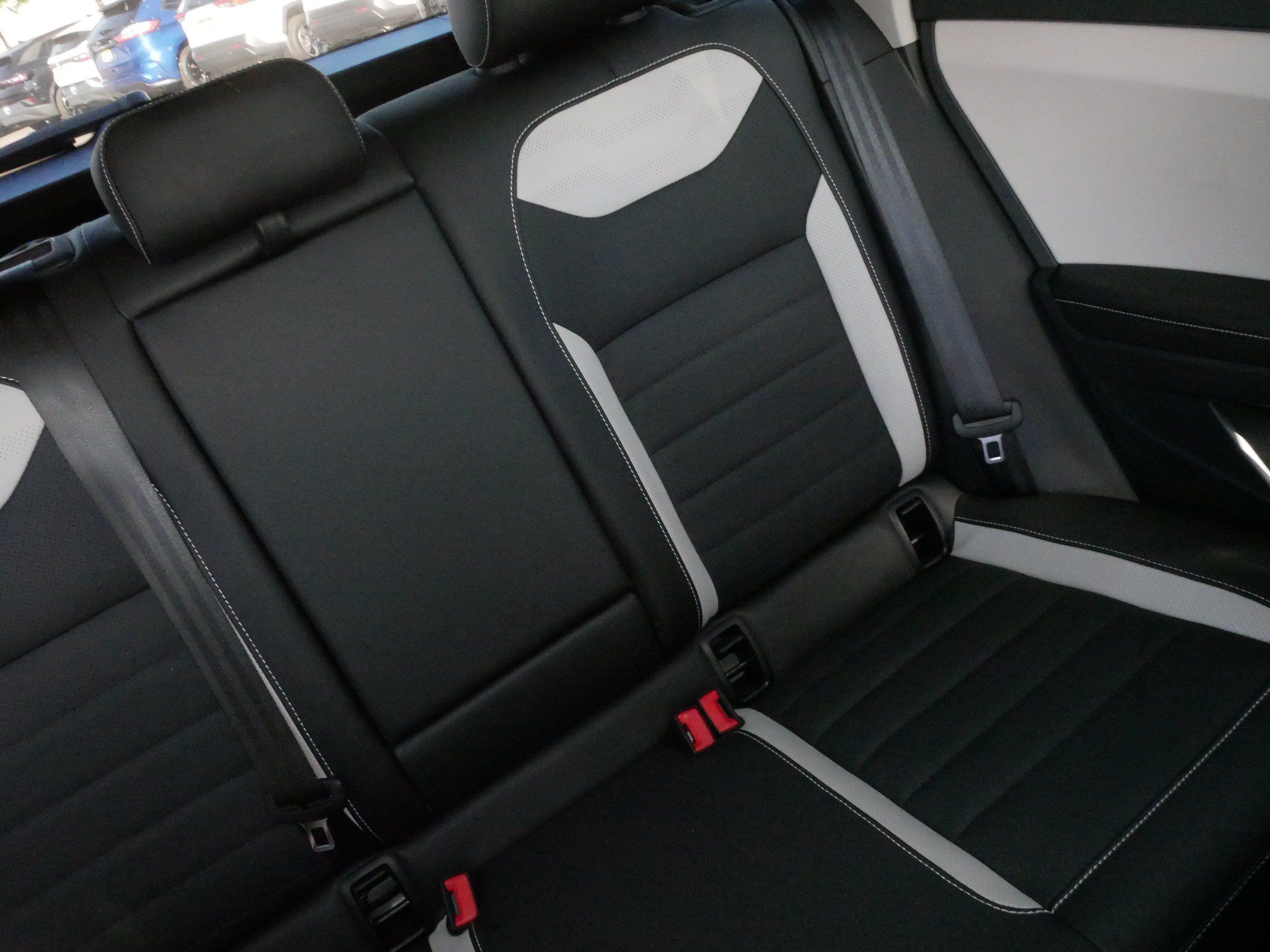 Certified 2025 Volkswagen Taos SEL AWD/4WD image 15