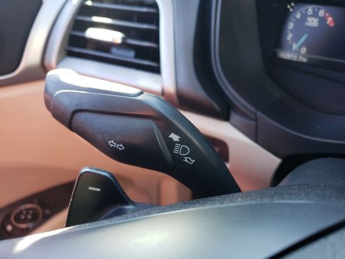 Used 2018 Ford Fusion SE w/ Fusion SE Technology Package FWD image 15
