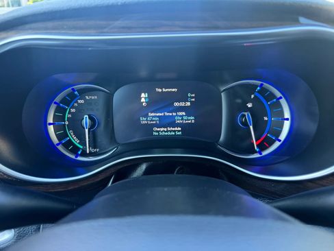 Used 2021 Chrysler Pacifica Limited w/ Premium & Safety Sphere Group FWD image 34