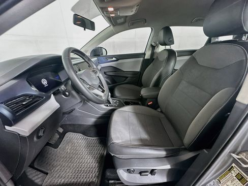 Used 2022 Volkswagen Taos SE FWD image 13