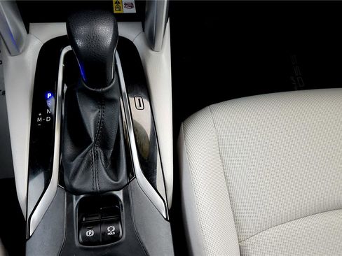 Certified 2023 Toyota Corolla Cross LE image 40