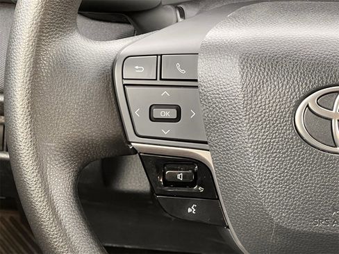 Used 2025 Toyota Camry LE image 14