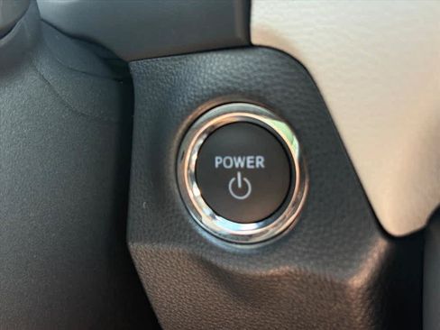 Used 2025 Toyota RAV4 XLE AWD/4WD image 18