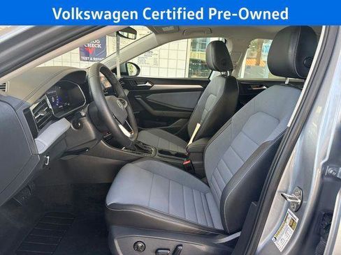 Certified 2025 Volkswagen Jetta SE w/ Sunroof Package image 13