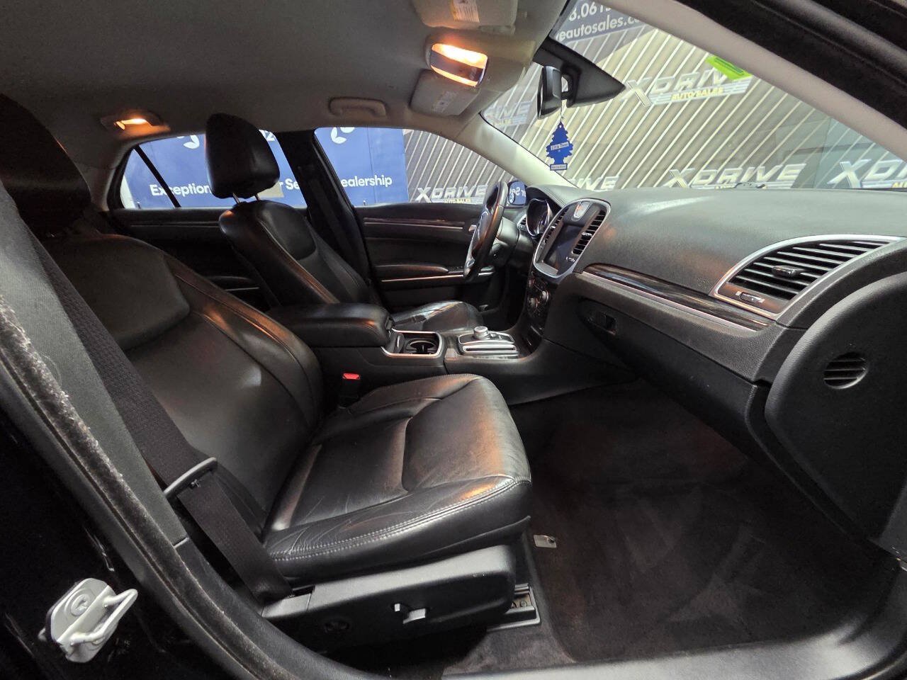 Used 2018 Chrysler 300 Touring L AWD/4WD image 26