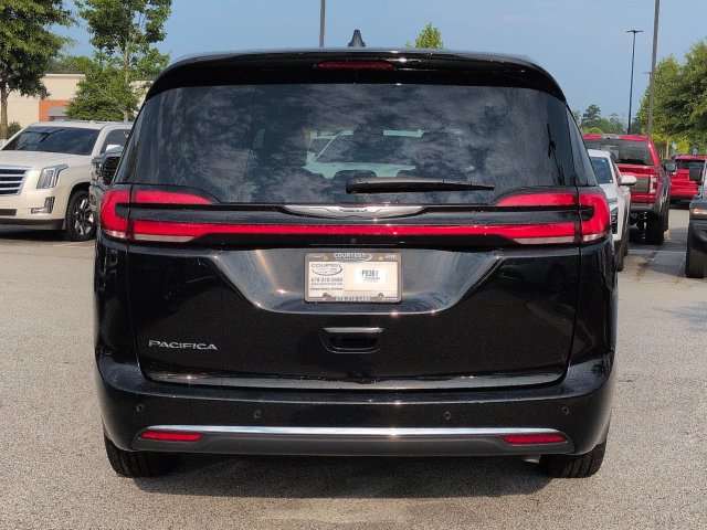Certified 2025 Chrysler Pacifica Select FWD image 5