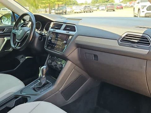 Used 2018 Volkswagen Tiguan SEL FWD image 20