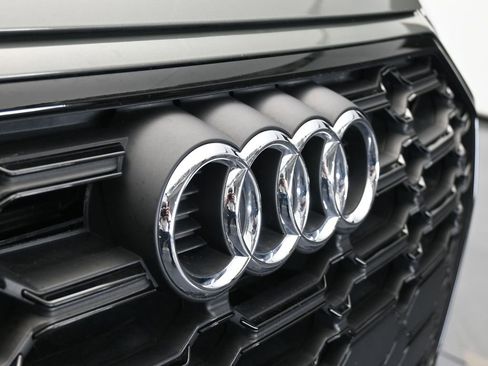 Used 2025 Audi Q5 2.0T Premium image 55