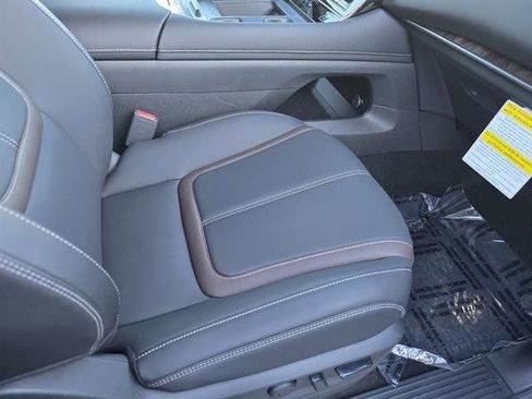 New 2025 Nissan Armada SL w/ Captain's Chari Seat Package image 27