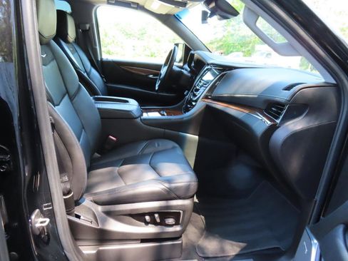 Used 2018 Cadillac Escalade Premium Luxury RWD image 28