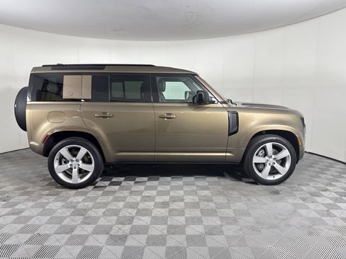 Certified 2022 Land Rover Defender 110 XS Edition AWD/4WD image 8