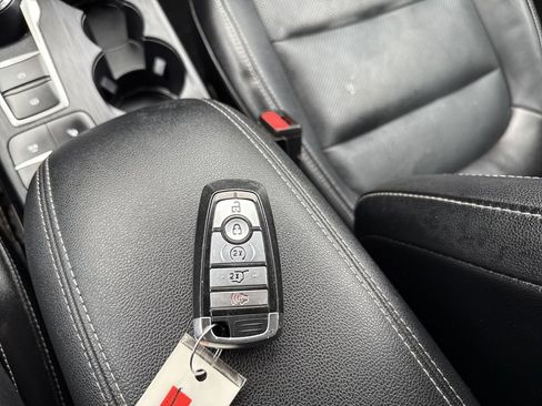 Used 2021 Ford Escape Titanium AWD/4WD image 28