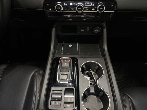 Used 2024 Honda Pilot Touring image 15