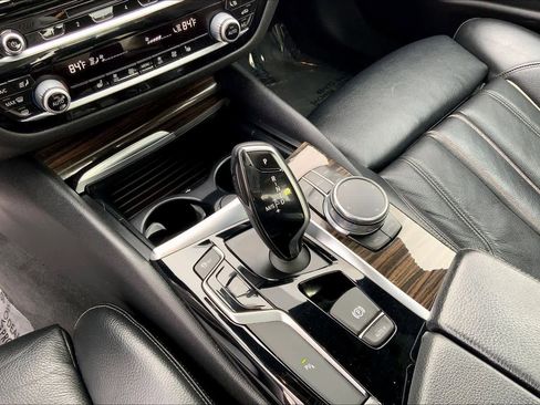 Used 2018 BMW 530i xDrive image 16