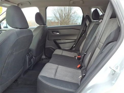 Used 2024 Nissan Rogue SV image 10