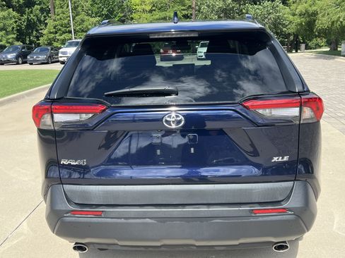 Used 2024 Toyota RAV4 XLE w/ Convenience Package FWD image 8