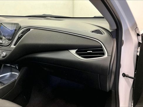 Used 2022 Chevrolet Malibu LT FWD image 15