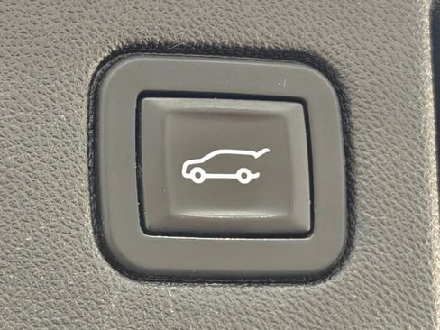 Used 2018 Chevrolet Equinox LT FWD image 27