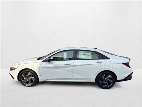 New 2025 Hyundai Elantra SEL image 5