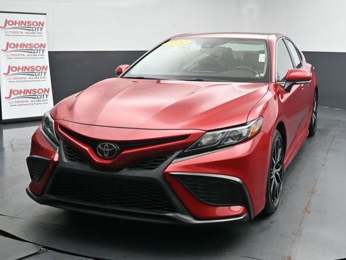 Used 2022 Toyota Camry SE image 4