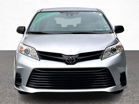 Used 2019 Toyota Sienna L image 3