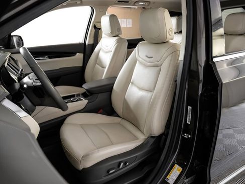 Used 2020 Cadillac XT6 Premium Luxury FWD image 32