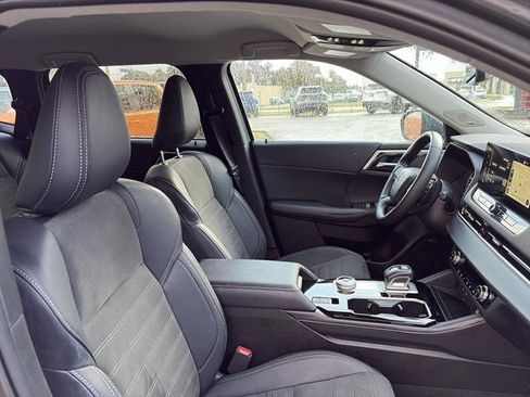 Used 2025 Mitsubishi Outlander SE image 9