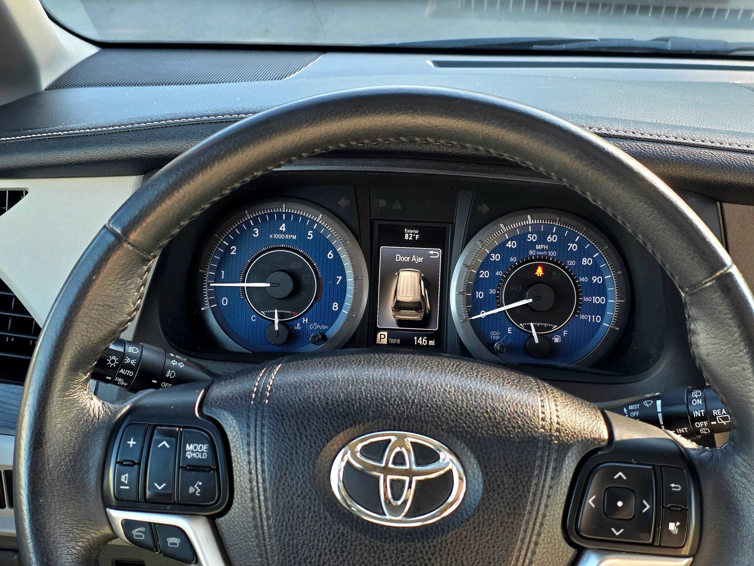 Used 2017 Toyota Sienna XLE w/ XLE Navigation Package FWD image 25