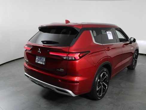 Used 2023 Mitsubishi Outlander 4WD Plug-In Hybrid image 3
