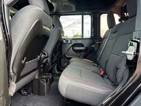 Used 2024 Jeep Wrangler Unlimited Rubicon w/ Safety Group AWD/4WD image 15