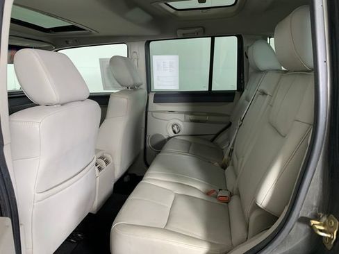 Used 2006 Jeep Commander Limited RWD image 9