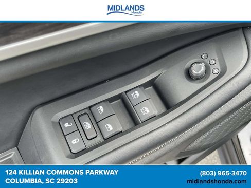 Used 2025 Jeep Grand Cherokee Limited AWD/4WD image 16