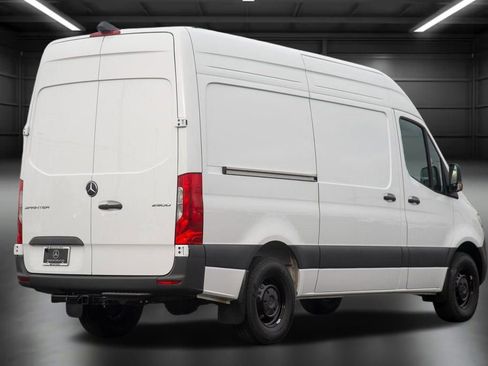 Used 2025 Mercedes-Benz Sprinter 2500 image 11