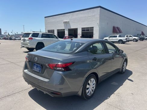 Used 2020 Nissan Versa S FWD image 4