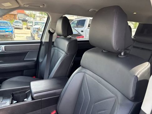 Used 2025 Hyundai Santa Fe SEL AWD/4WD image 9
