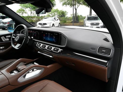 Used 2025 Mercedes-Benz GLS 580 4MATIC image 56