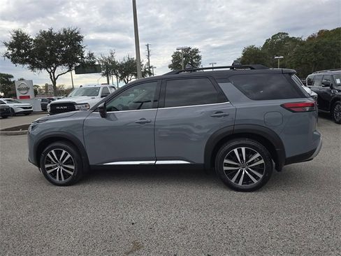 New 2025 Nissan Pathfinder Platinum w/ Black Appearance Package image 5