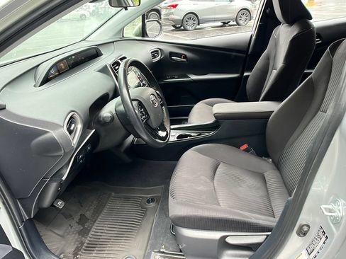Used 2021 Toyota Prius Prime LE FWD image 9