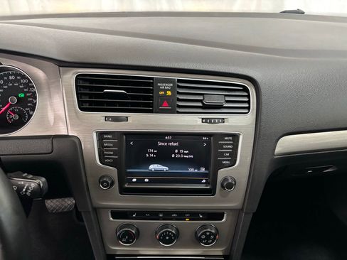 Used 2016 Volkswagen Golf Limited Edition image 24