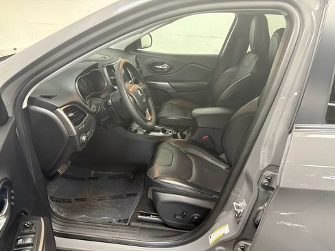 Used 2022 Jeep Cherokee Limited w/ Mopar Interior Package AWD/4WD image 3