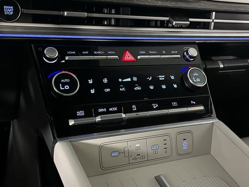 Used 2025 Hyundai Santa Fe Limited image 23