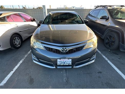 Used 2014 Toyota Camry SE image 5