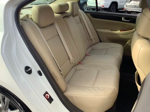 Used 2012 Hyundai Genesis 3.8 w/ Premium Pkg RWD image 14