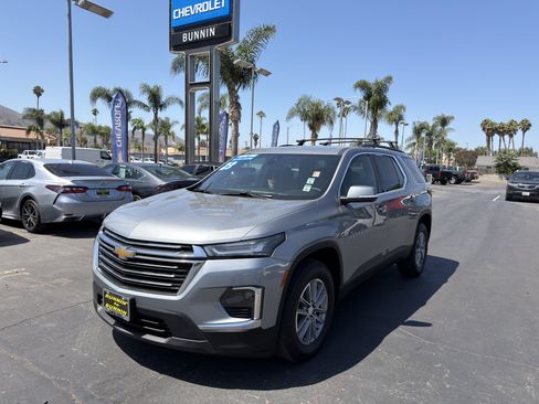Used 2023 Chevrolet Traverse LT FWD image 4